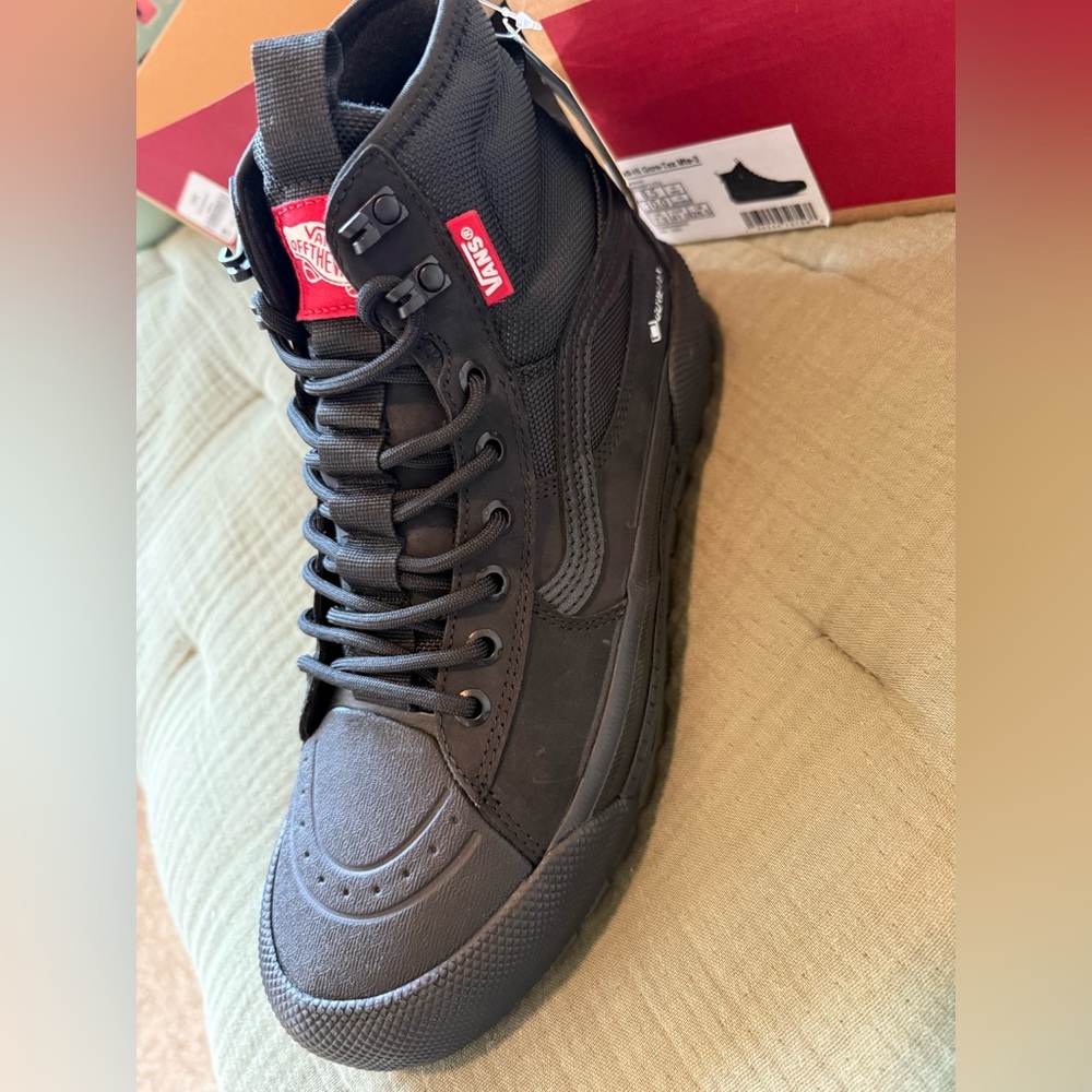 Vans Sk8-Hi Gore-Tex Mte 3 size 8.5 men/10 women